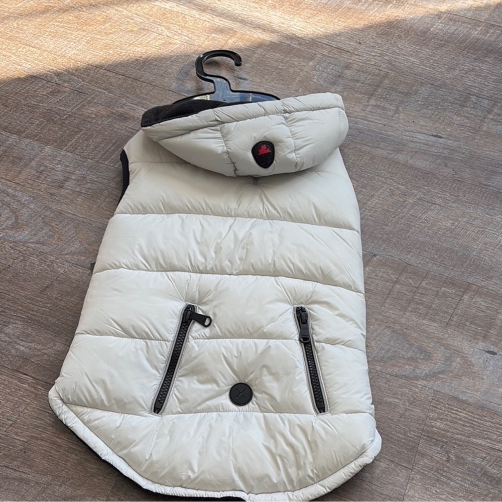 Pajar Pup off-white dog jacket with hood size large (NWT)